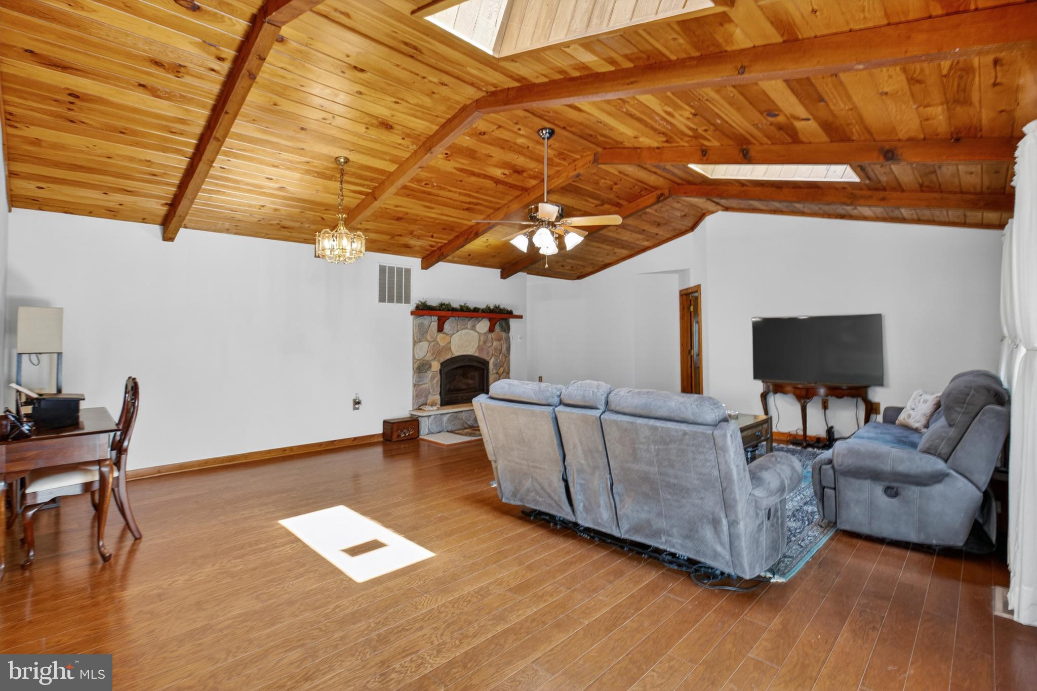 14575 HONEYSUCKLE WAY