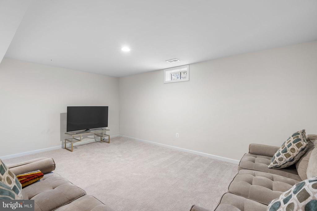 6640 TIMBER RIDGE LANE