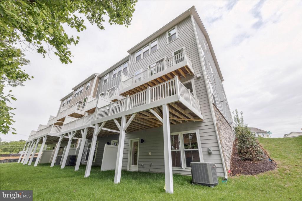 9738 GAELIC PLACE