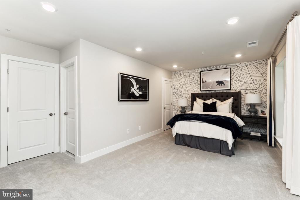 9738 GAELIC PLACE