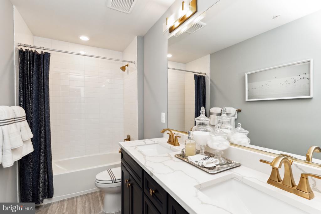 9738 GAELIC PLACE