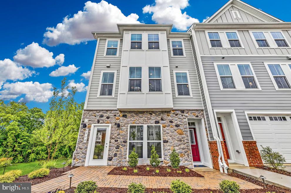 9738 GAELIC PLACE