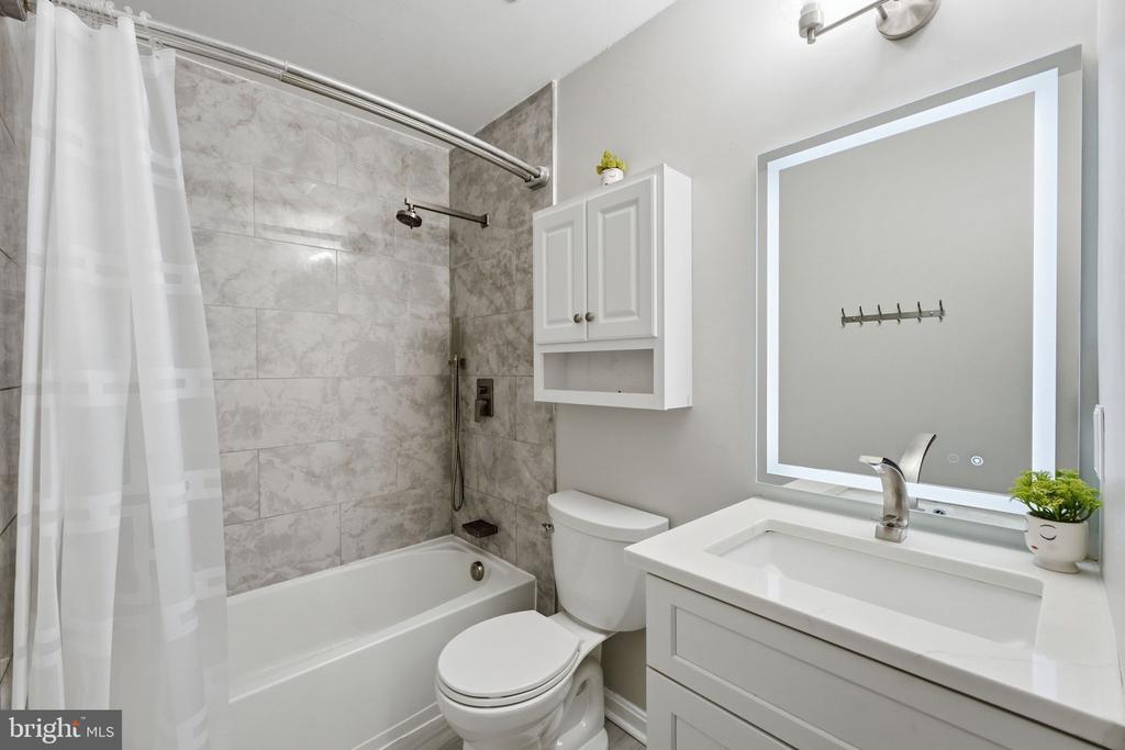 2500 DOWITCHER COURT