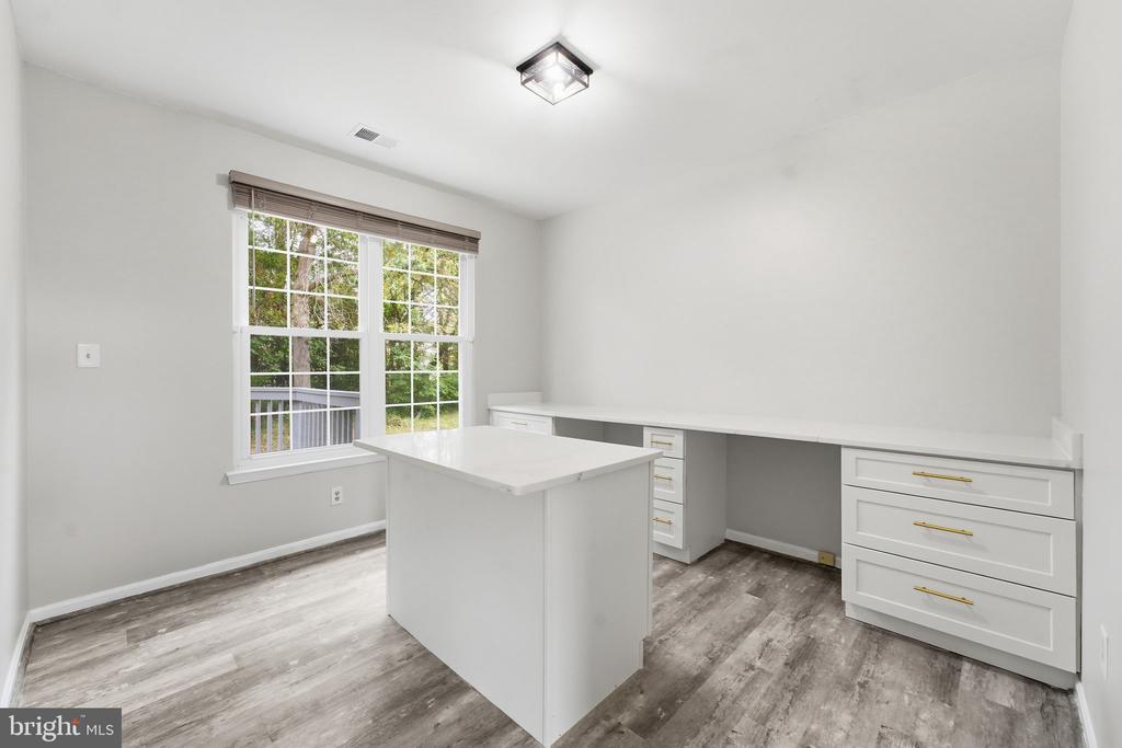 2500 DOWITCHER COURT