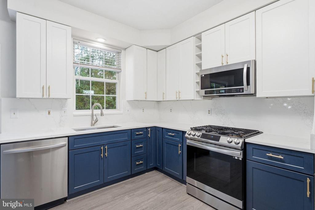 2500 DOWITCHER COURT