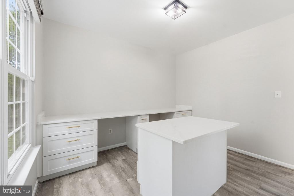 2500 DOWITCHER COURT
