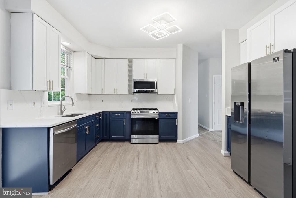 2500 DOWITCHER COURT