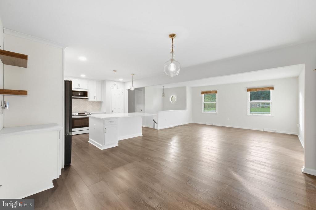 11567 DEER LANE