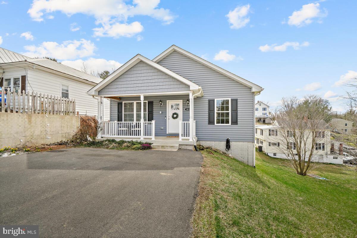 813 E E STREET