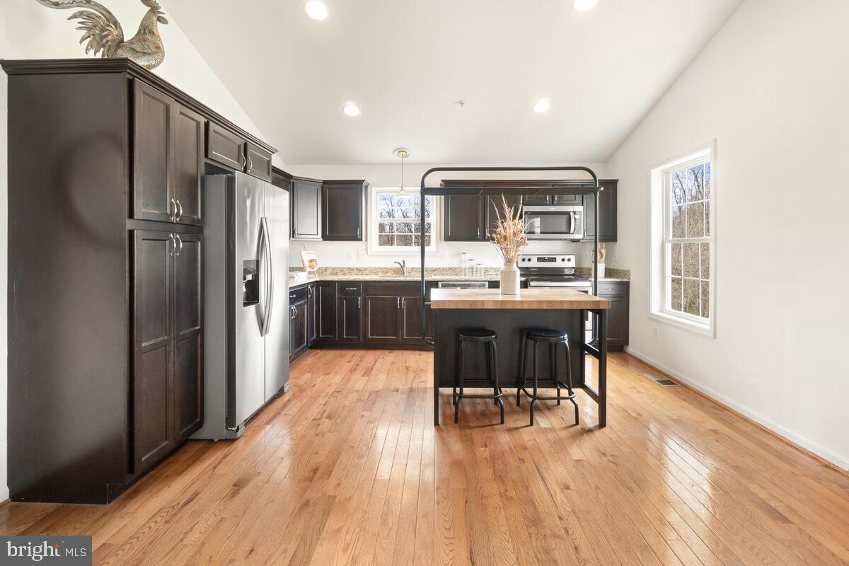 813 E E STREET