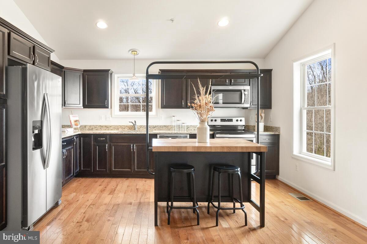 813 E E STREET