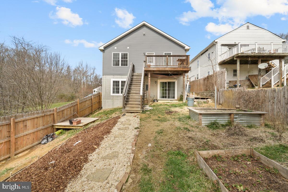 813 E E STREET