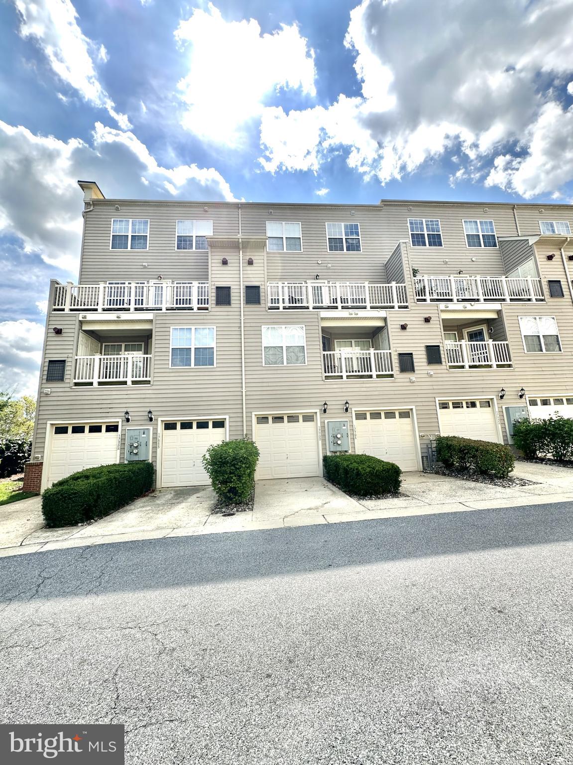 1790-B Poolside Way #22-B