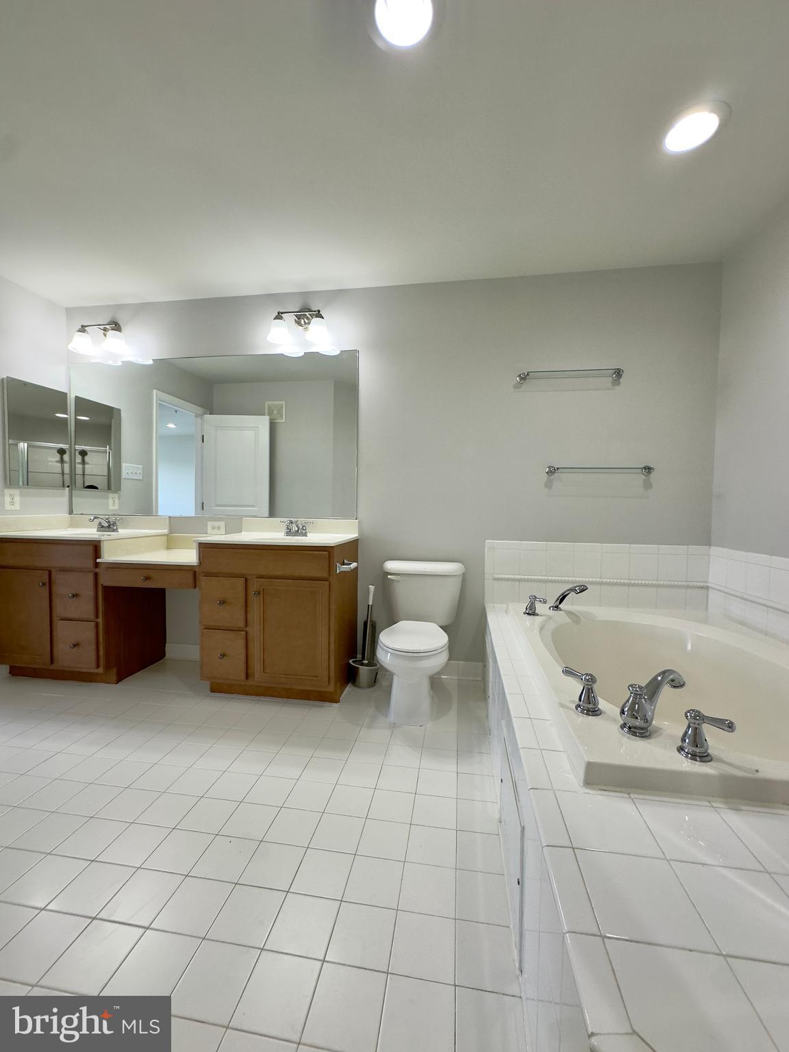 1790-B Poolside Way #22-B