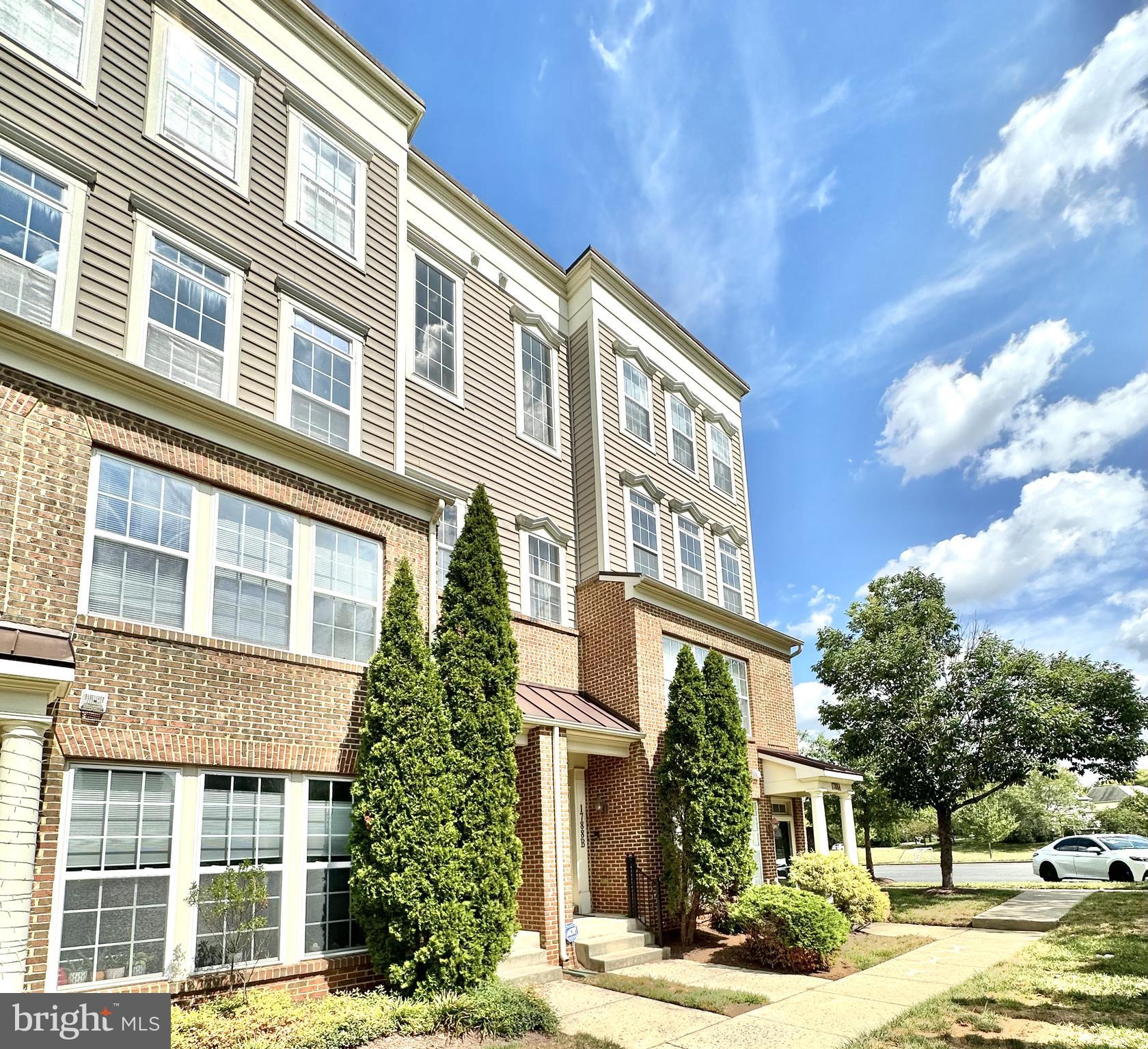 1790-B Poolside Way #22-B