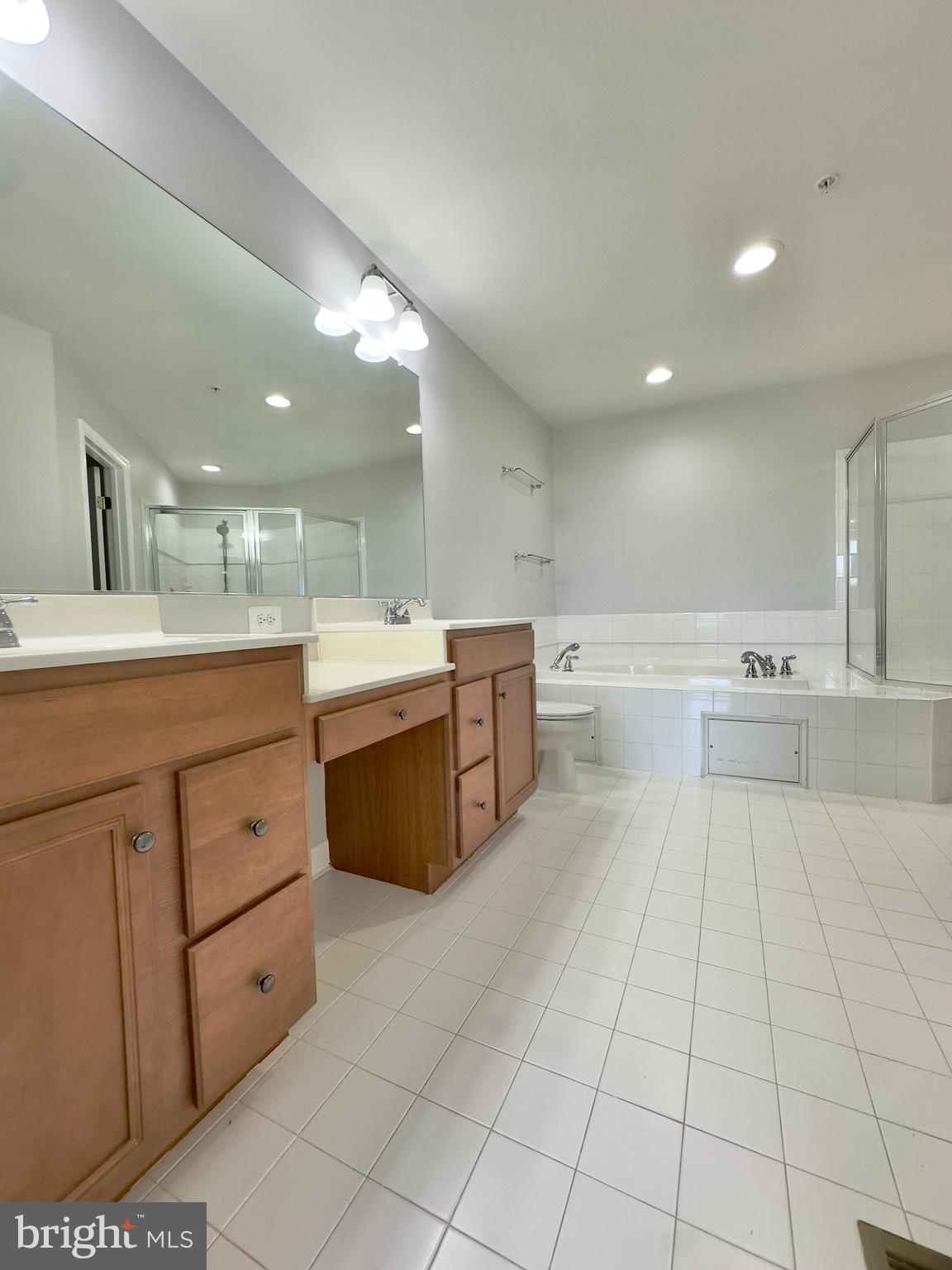 1790-B Poolside Way #22-B