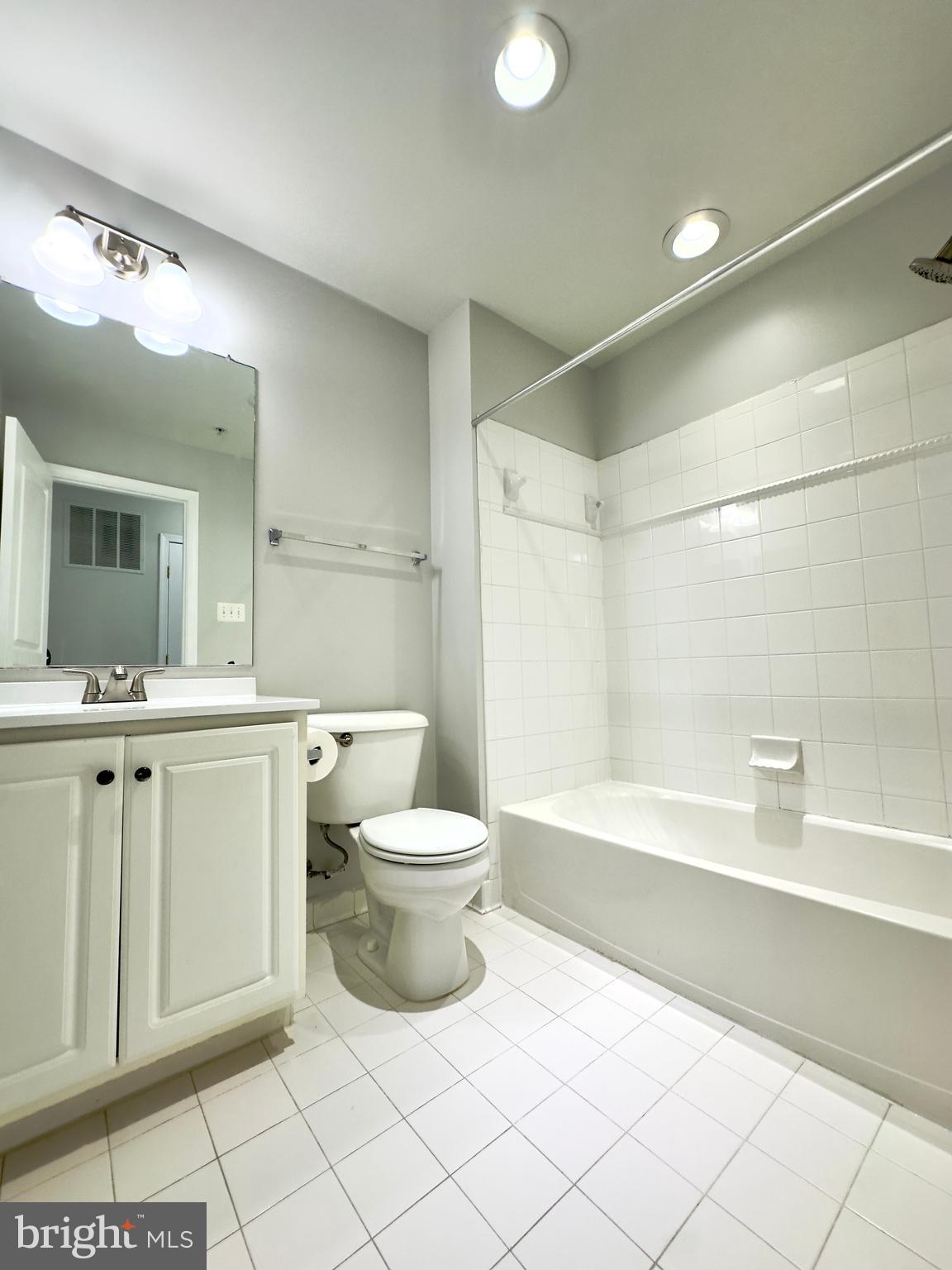 1790-B Poolside Way #22-B