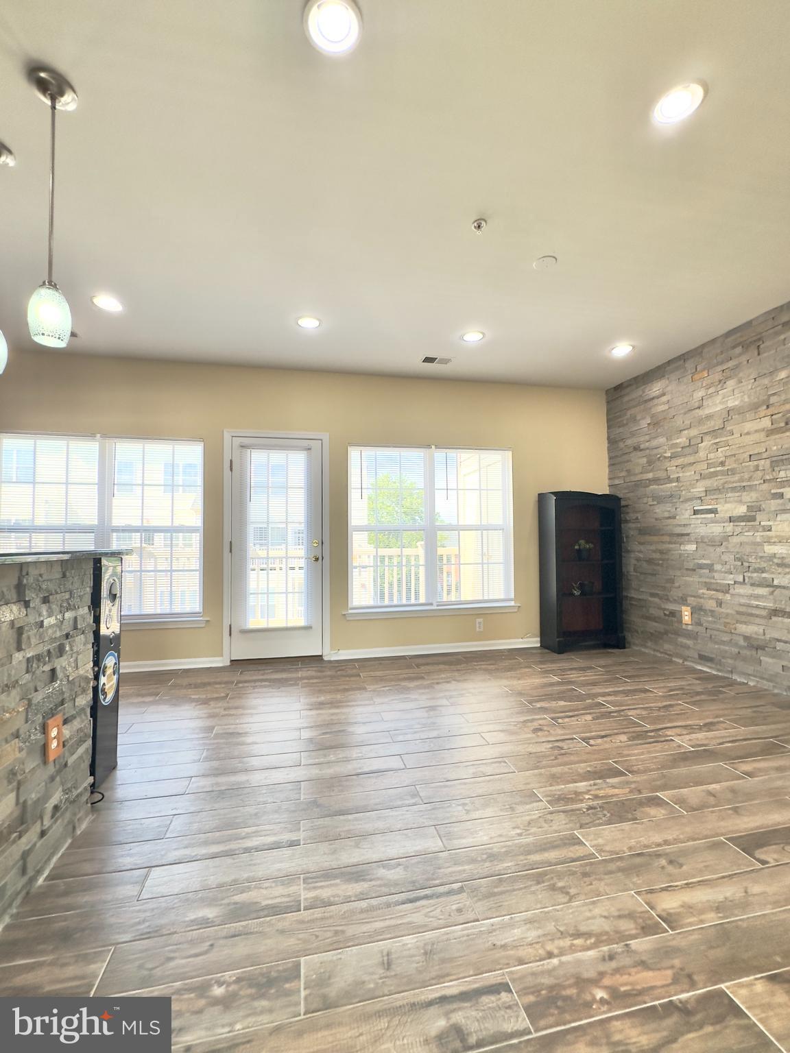 1790-B Poolside Way #22-B
