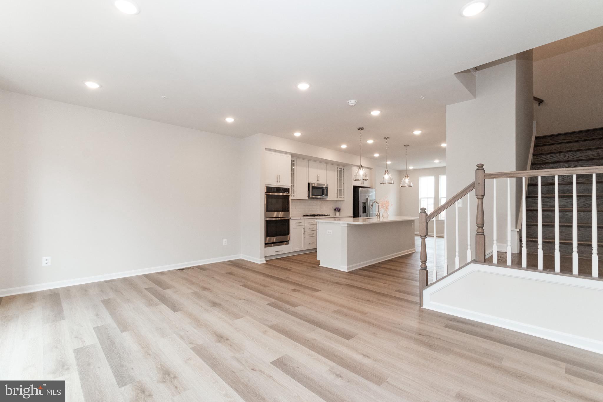 2553 HOPTON LN
