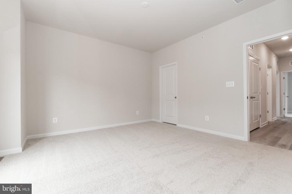 2553 HOPTON LN
