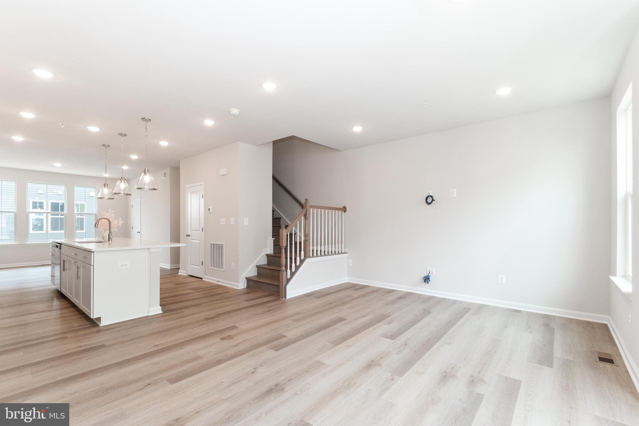 2553 HOPTON LN