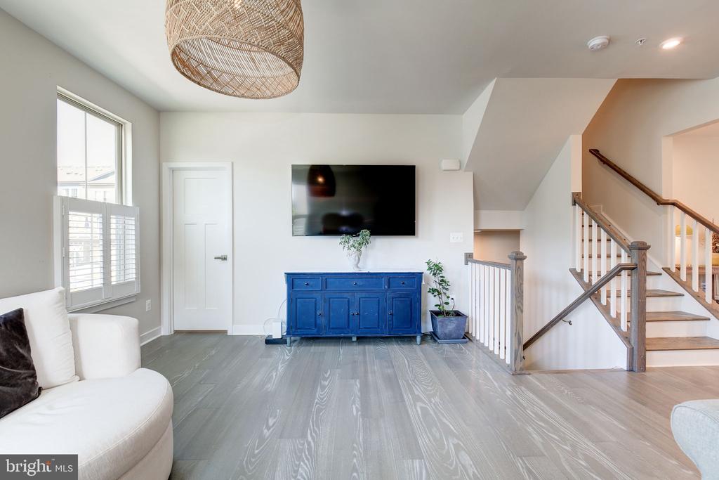 6150 ASTER VIEW LN