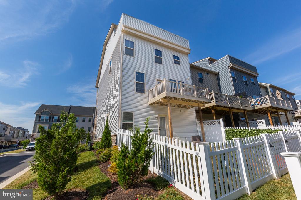 6150 ASTER VIEW LN