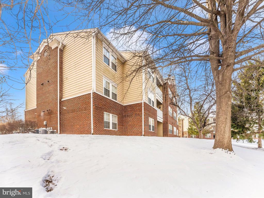 2404 Dominion Dr #3a