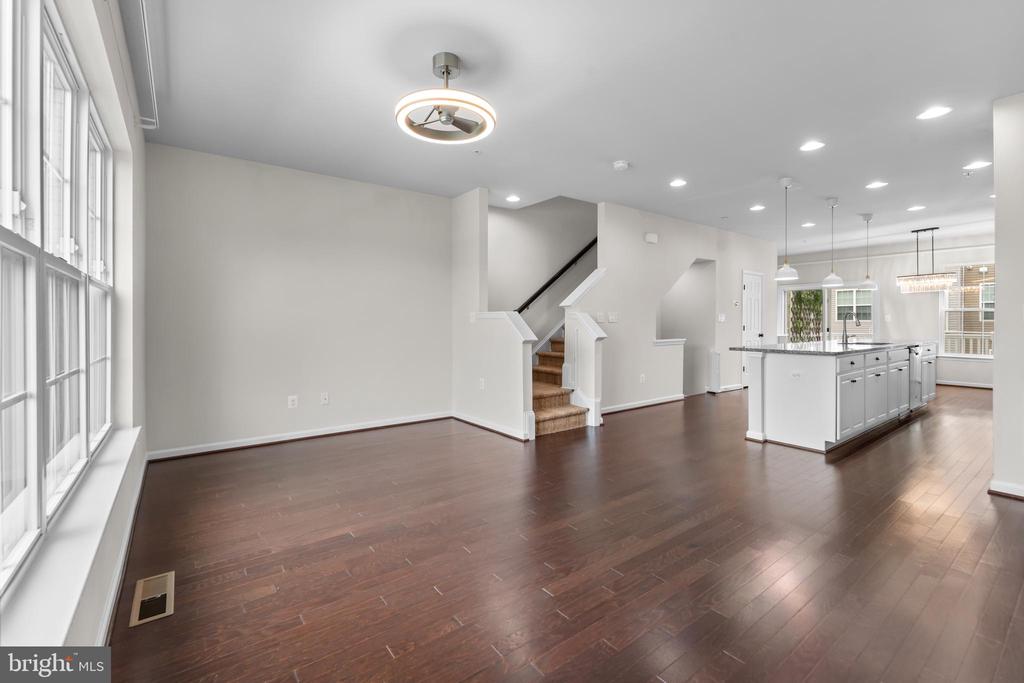 5957 Whelan Ln