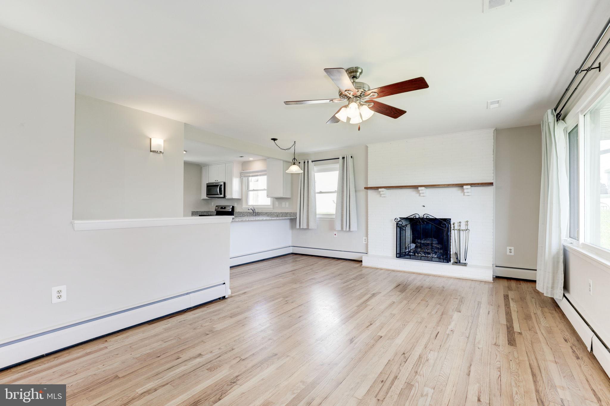 910 E F St