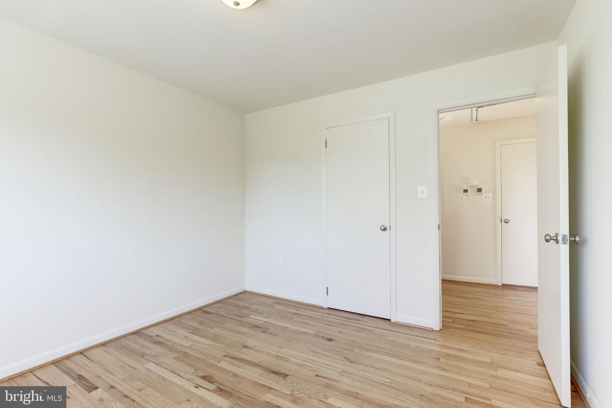 910 E F St