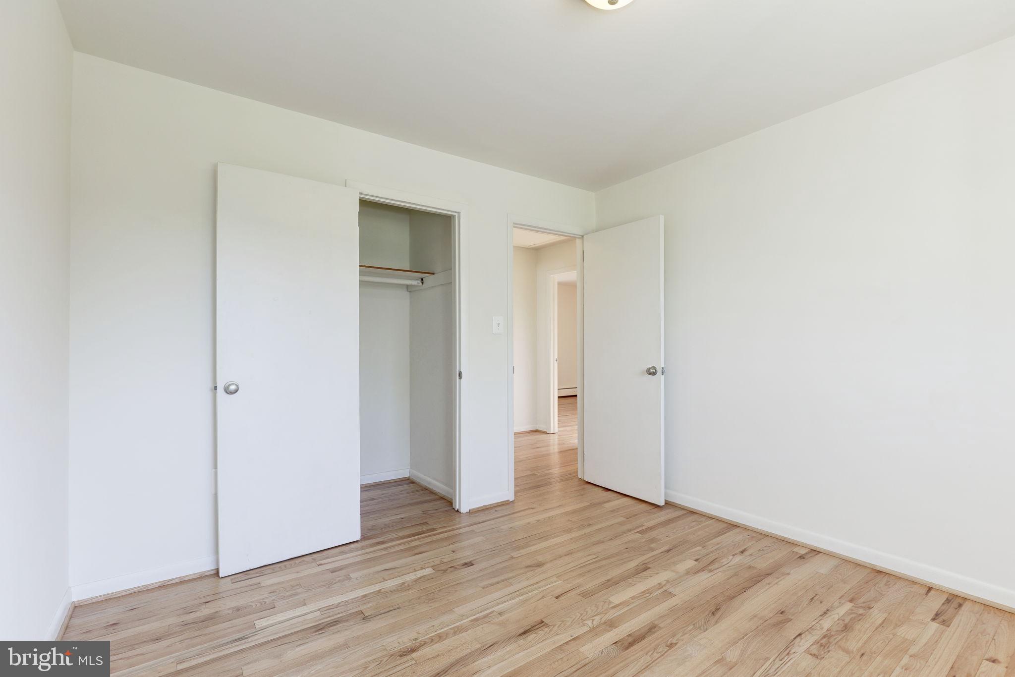 910 E F St