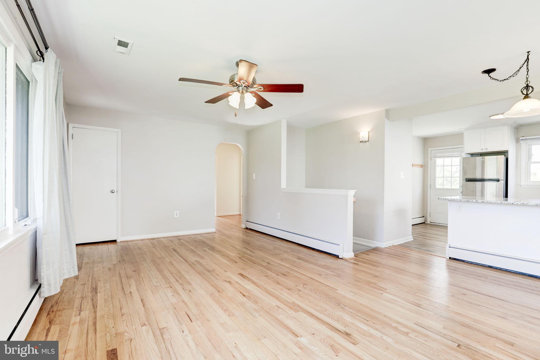 910 E F St