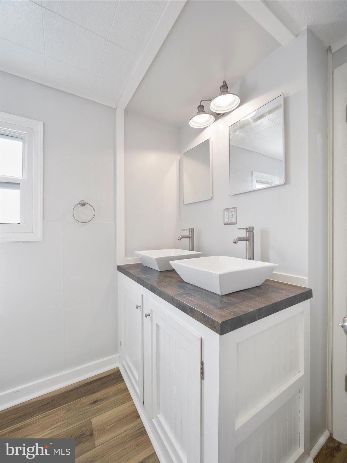 332 W Potomac St