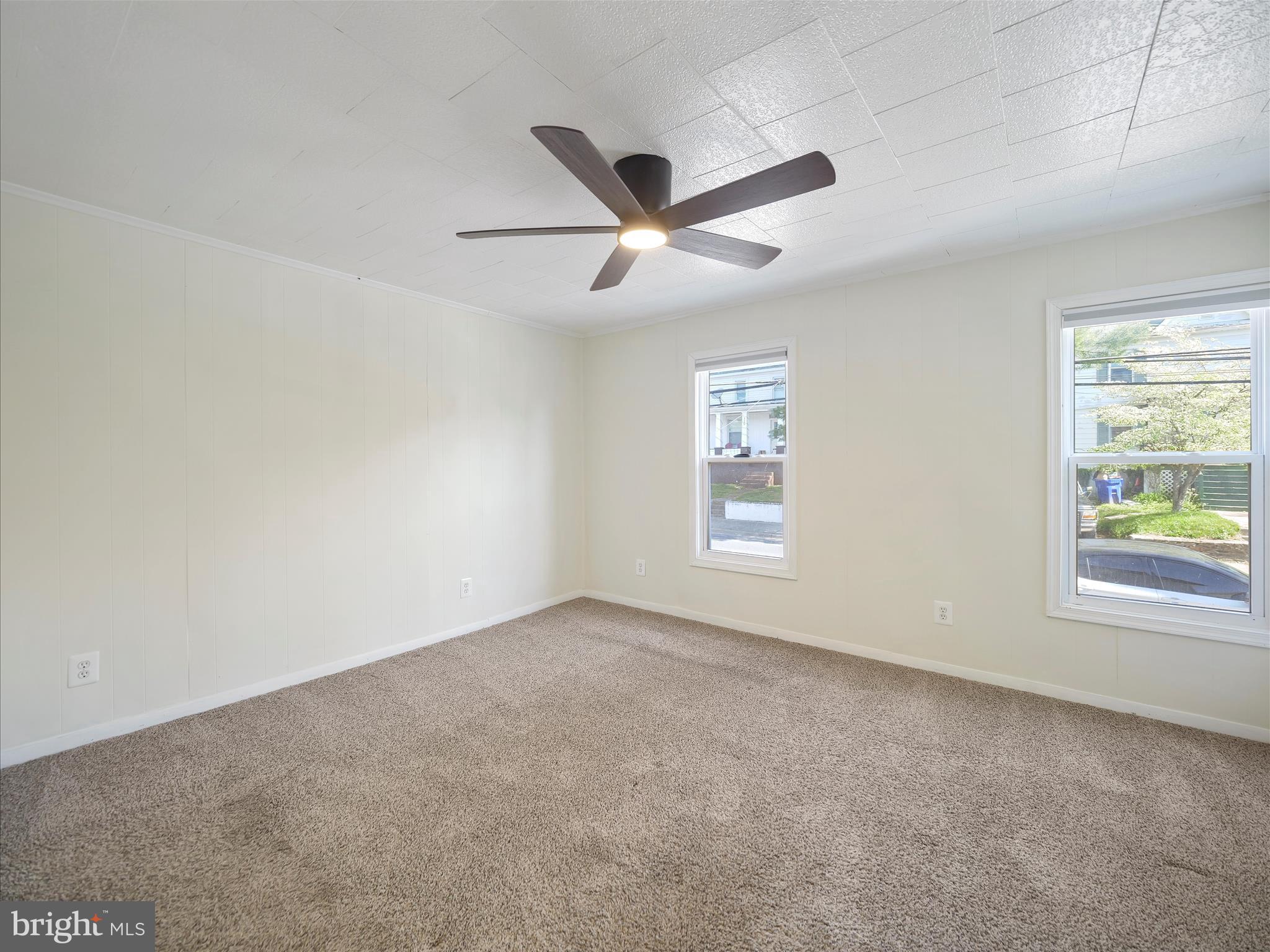 332 W Potomac St