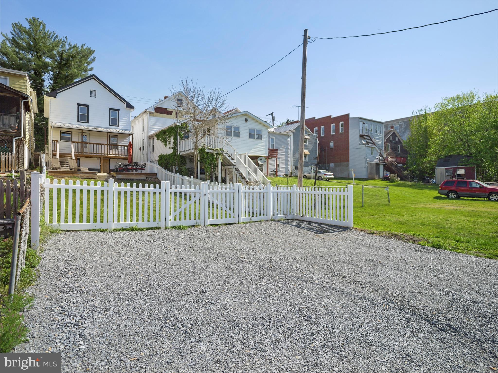 332 W Potomac St