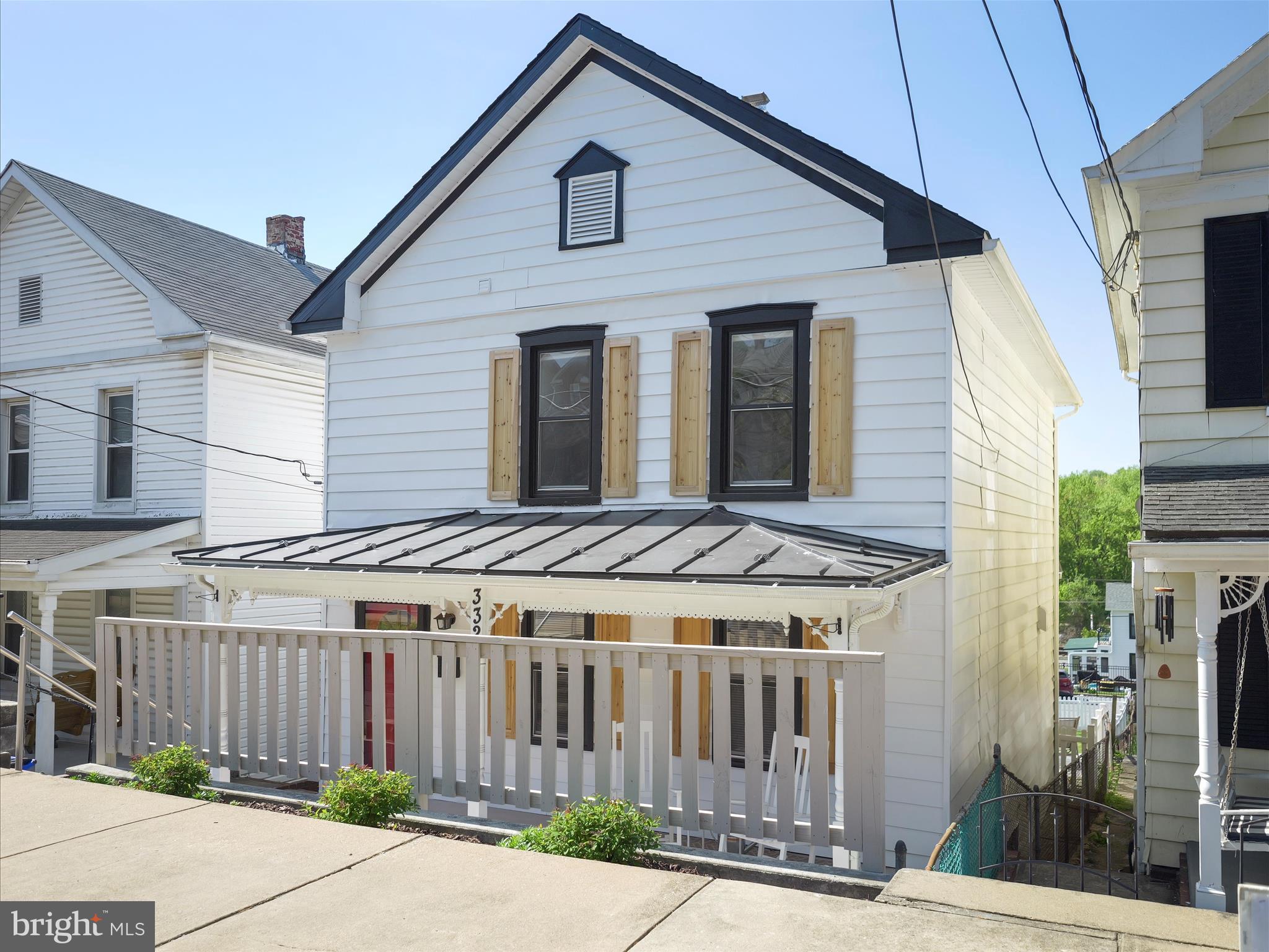332 W Potomac St
