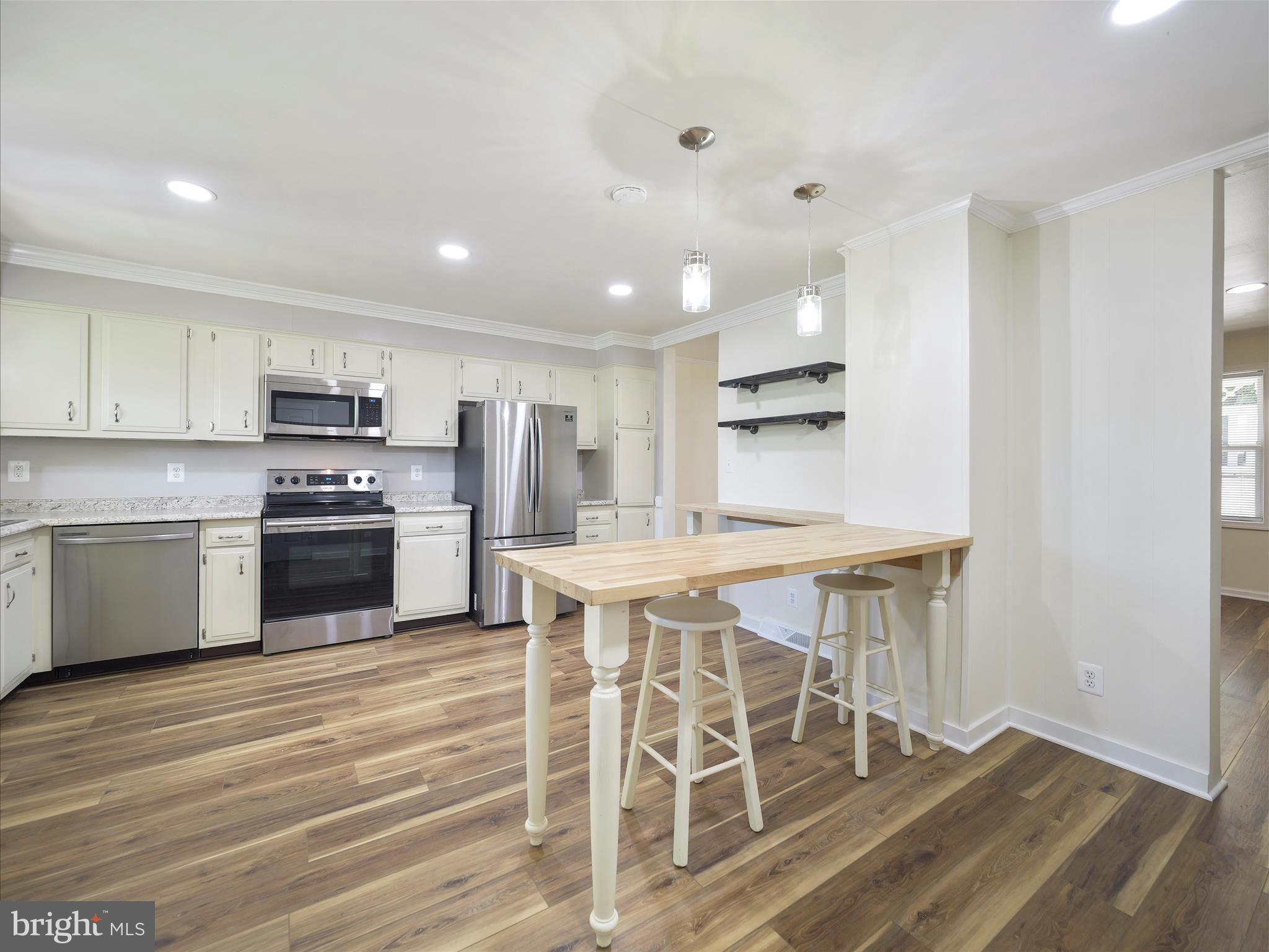 332 W Potomac St
