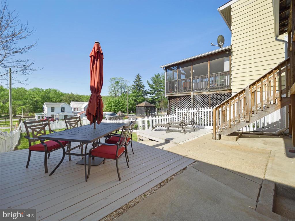 332 W Potomac St