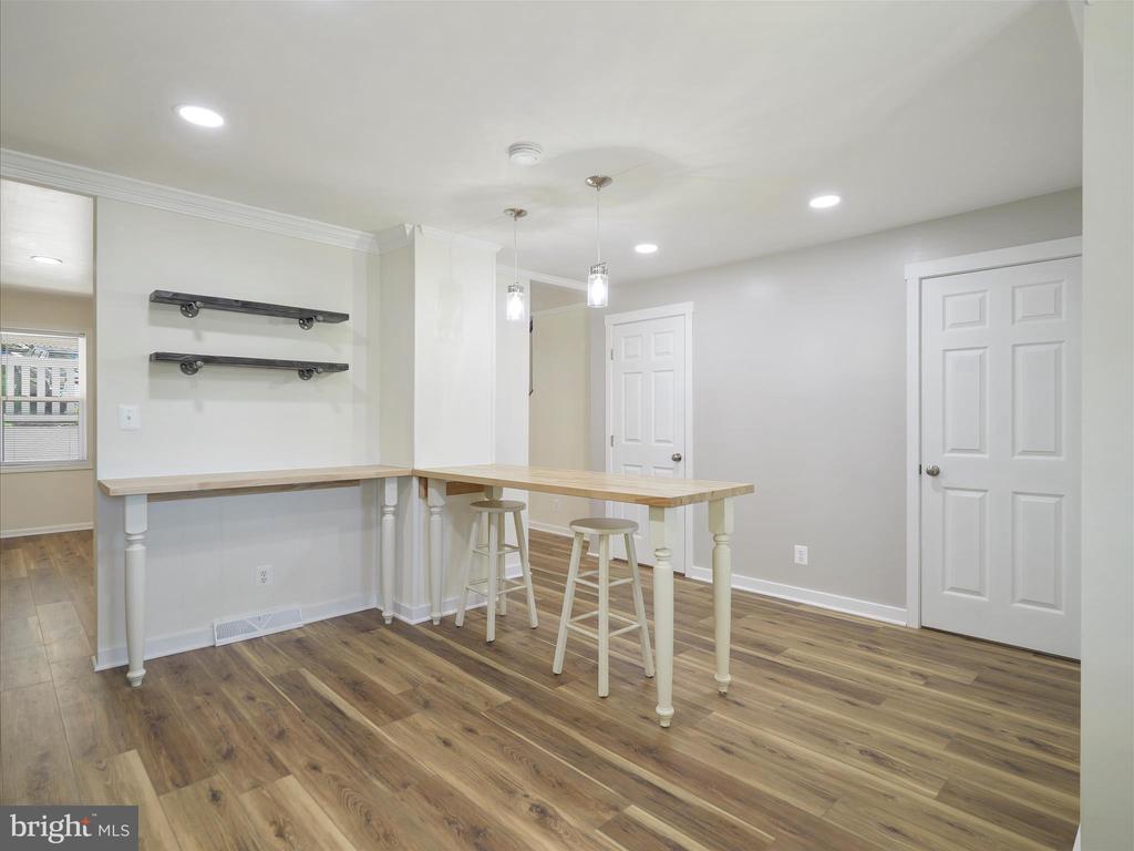 332 W Potomac St