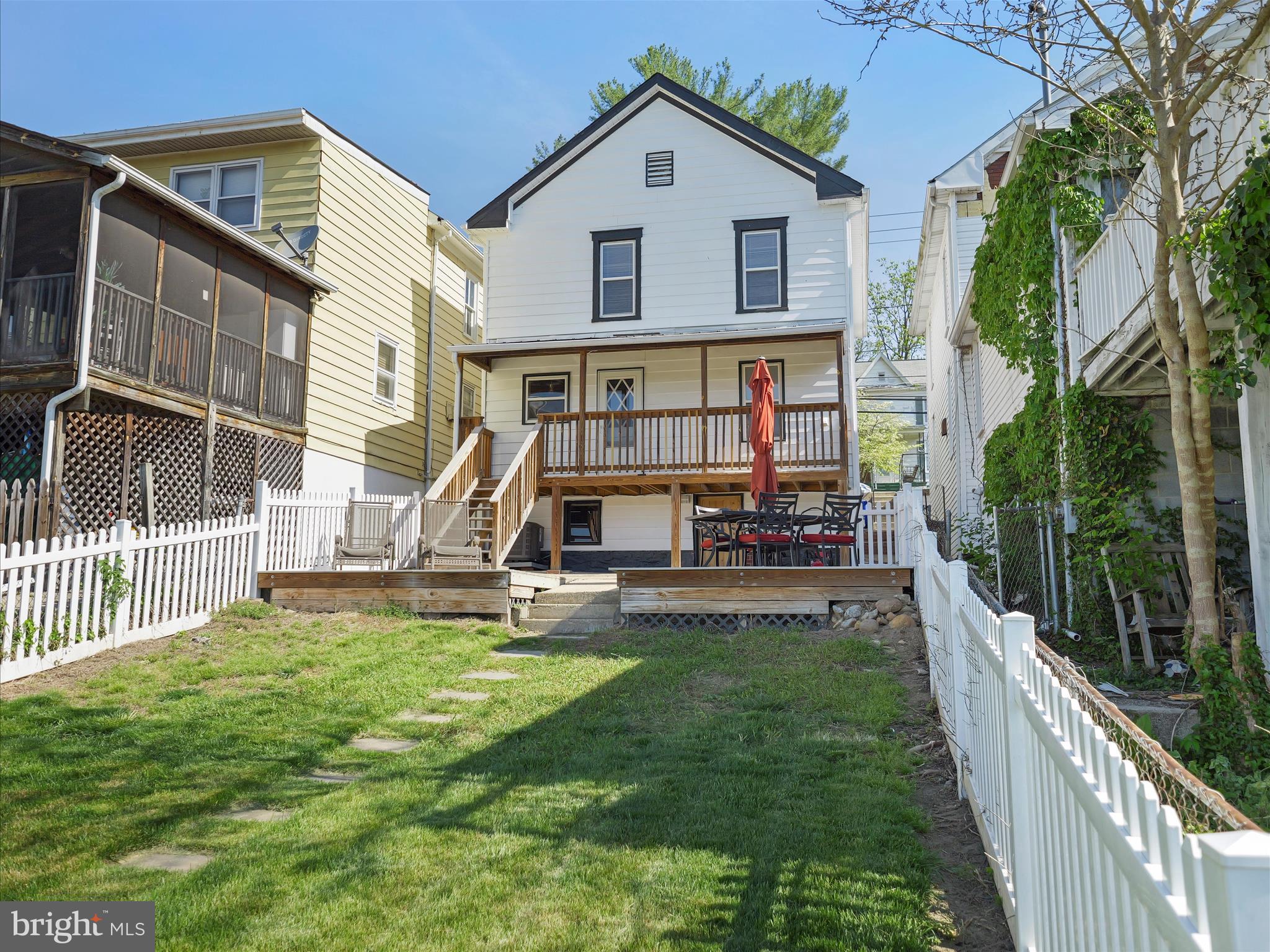 332 W Potomac St