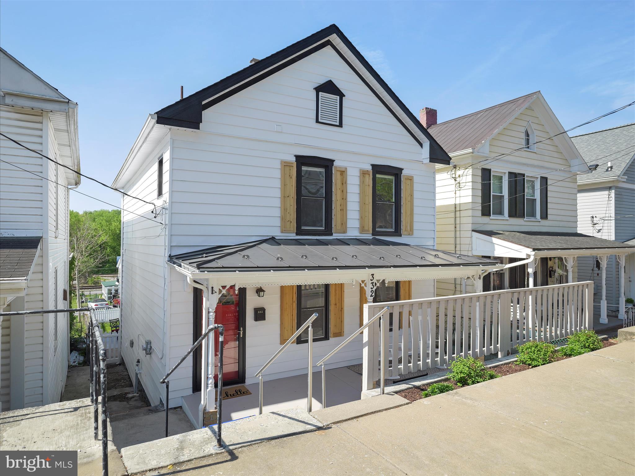 332 W Potomac St