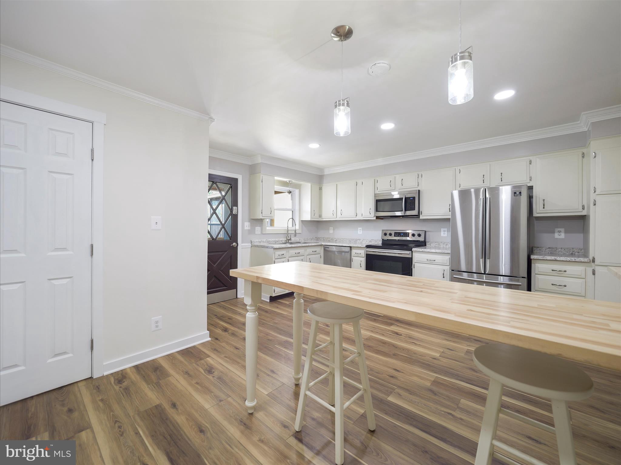 332 W Potomac St