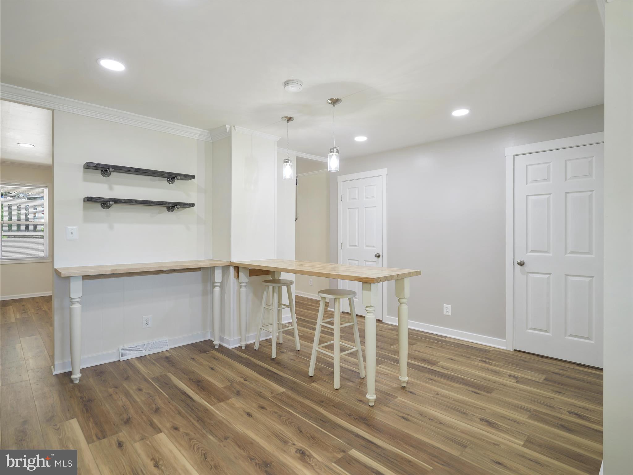 332 W Potomac St
