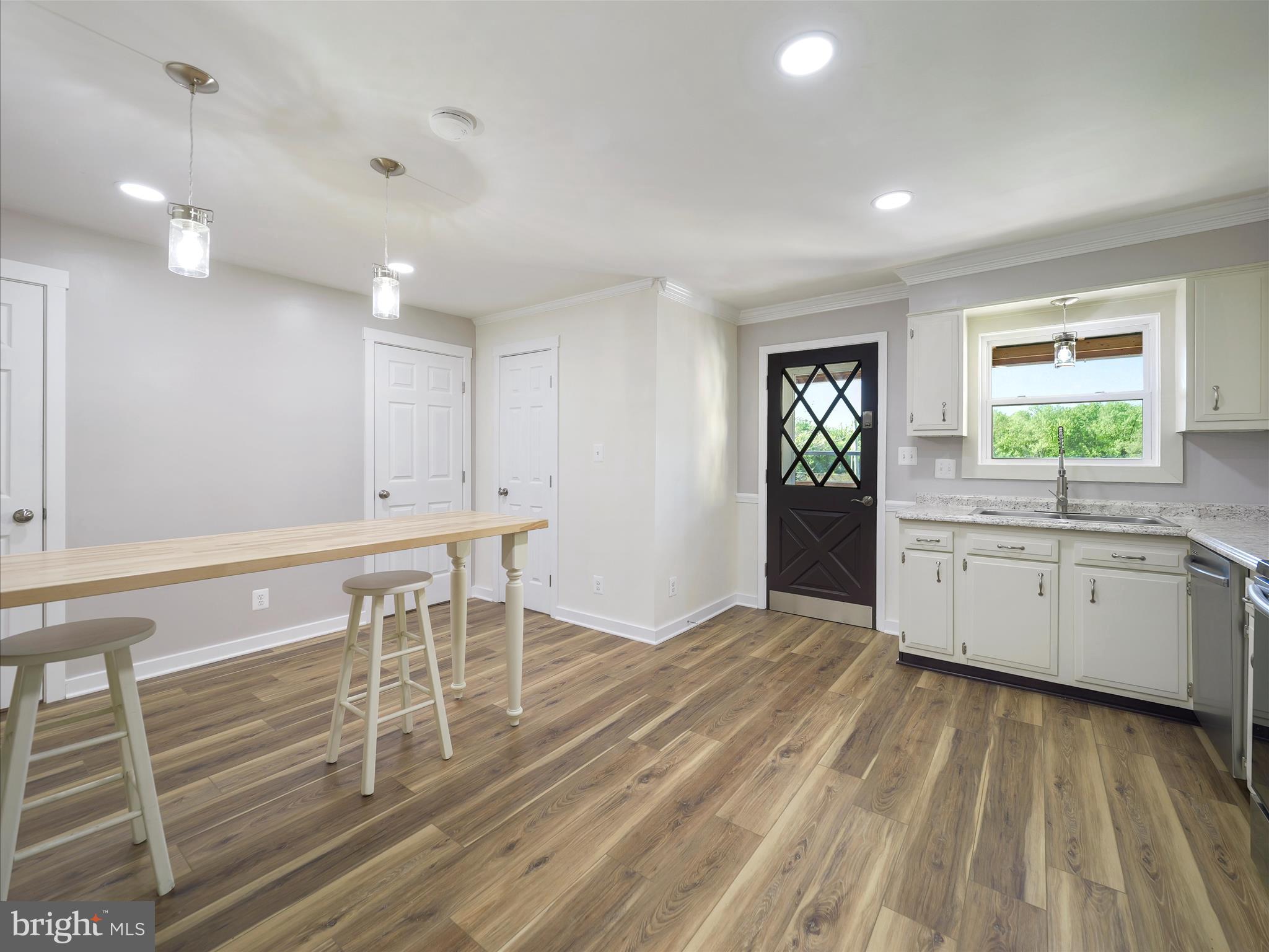 332 W Potomac St