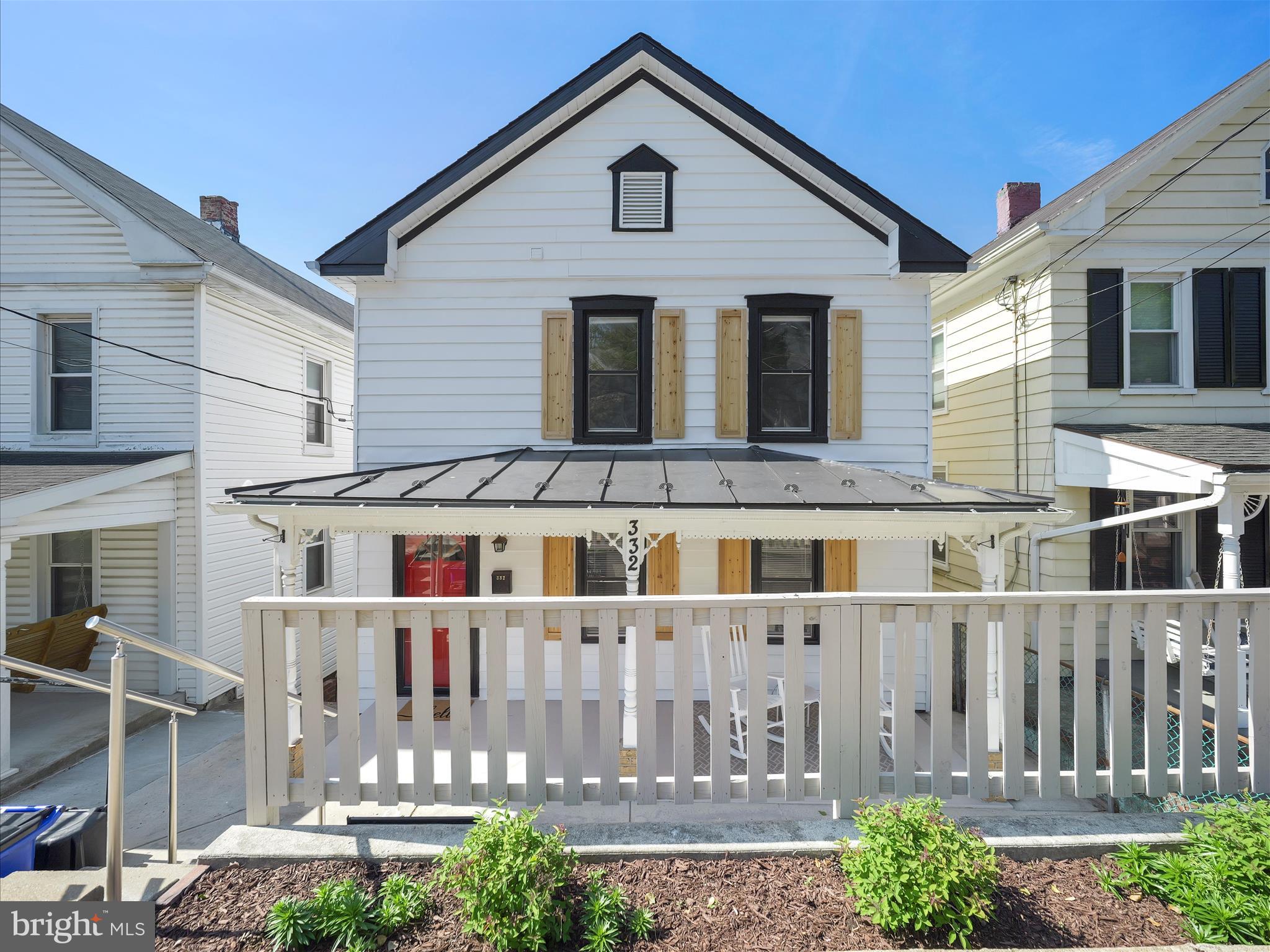 332 W Potomac St