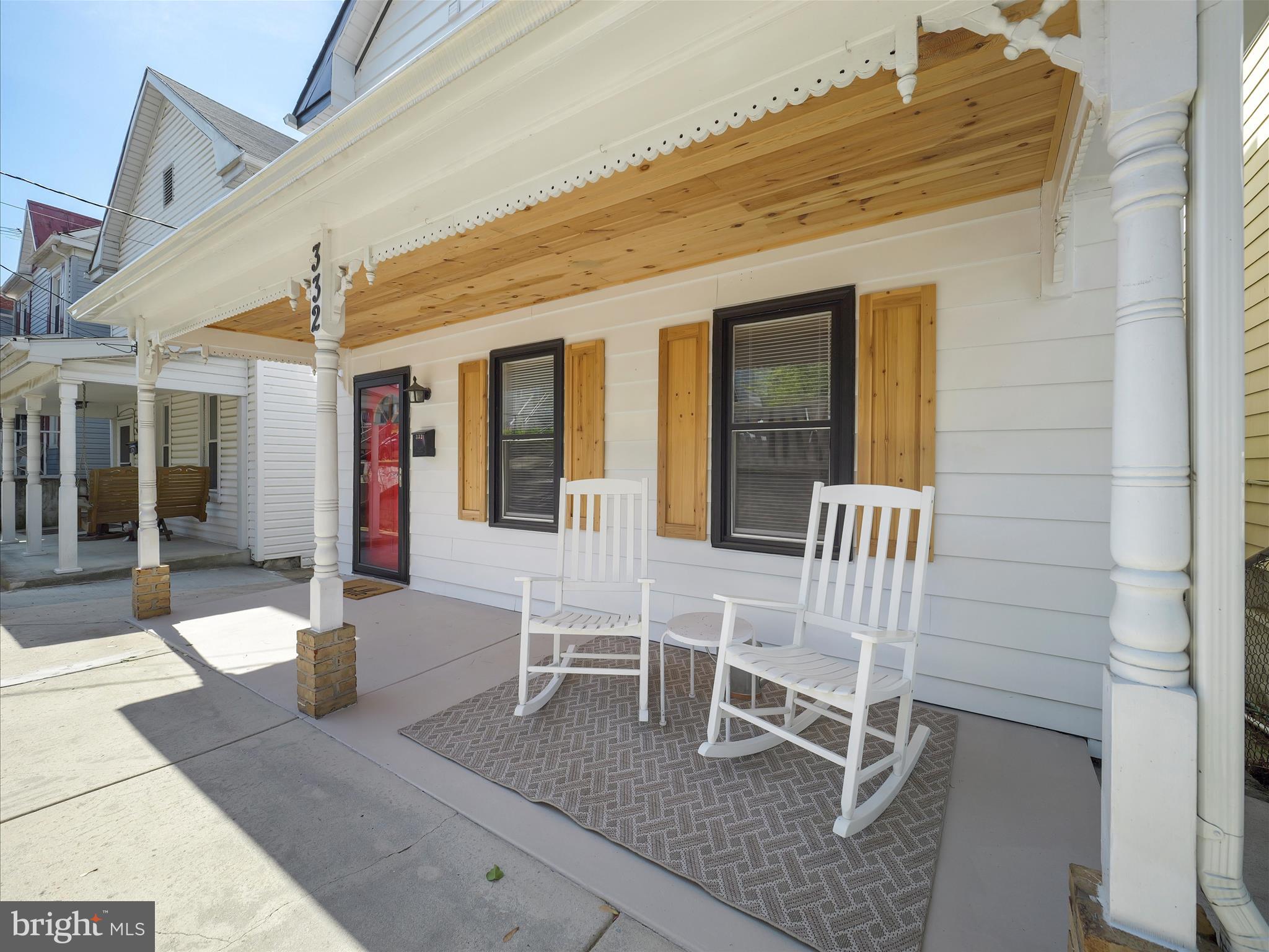 332 W Potomac St