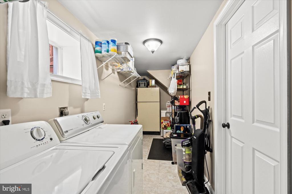 404 E F St