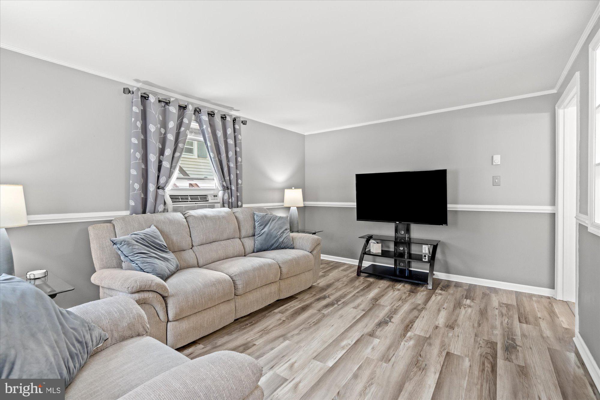 404 E F St