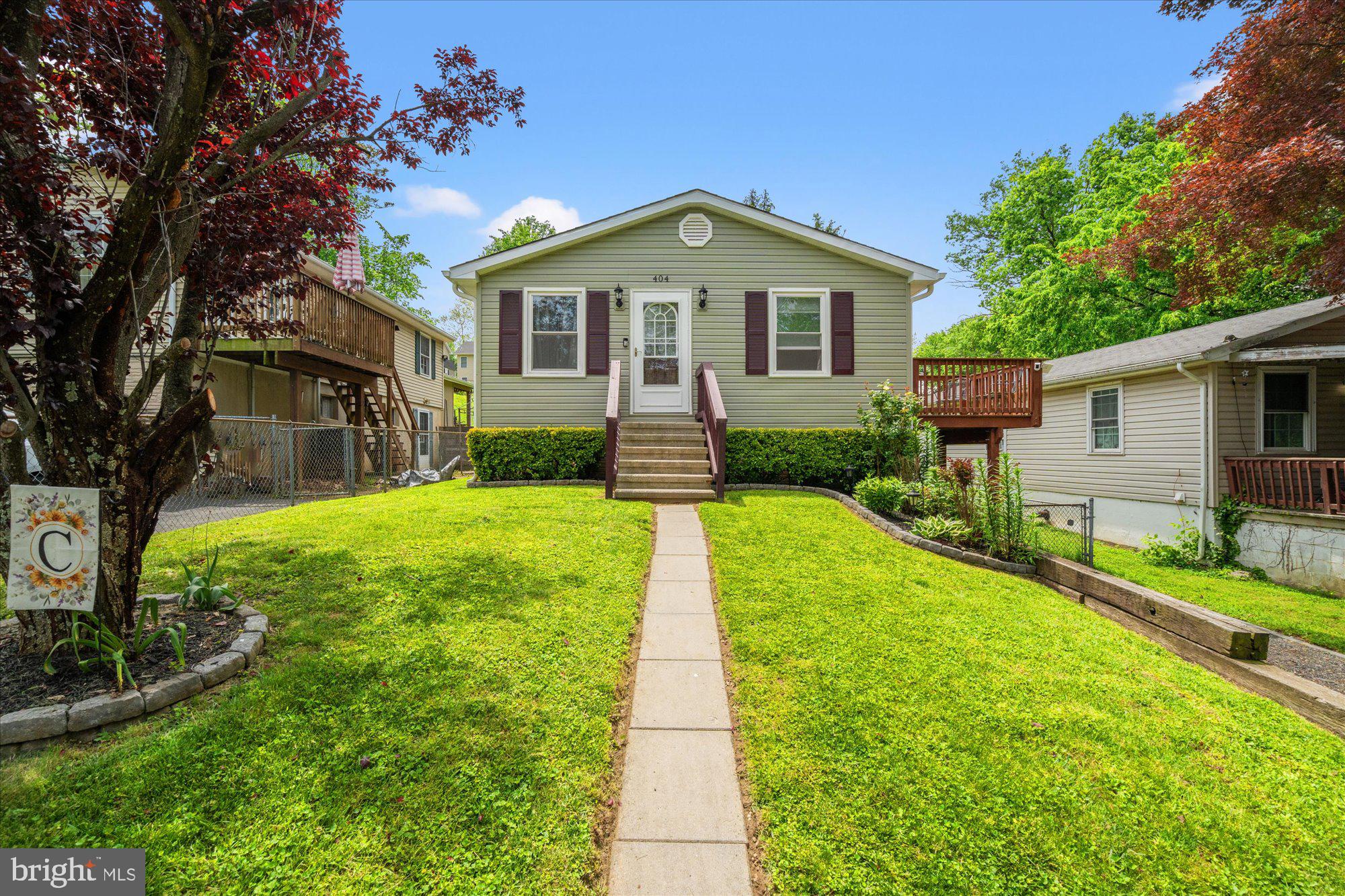 404 E F St
